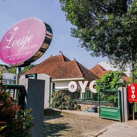 Super Oyo 353 Loesje Guest House Syariah Маланг Екстериор снимка