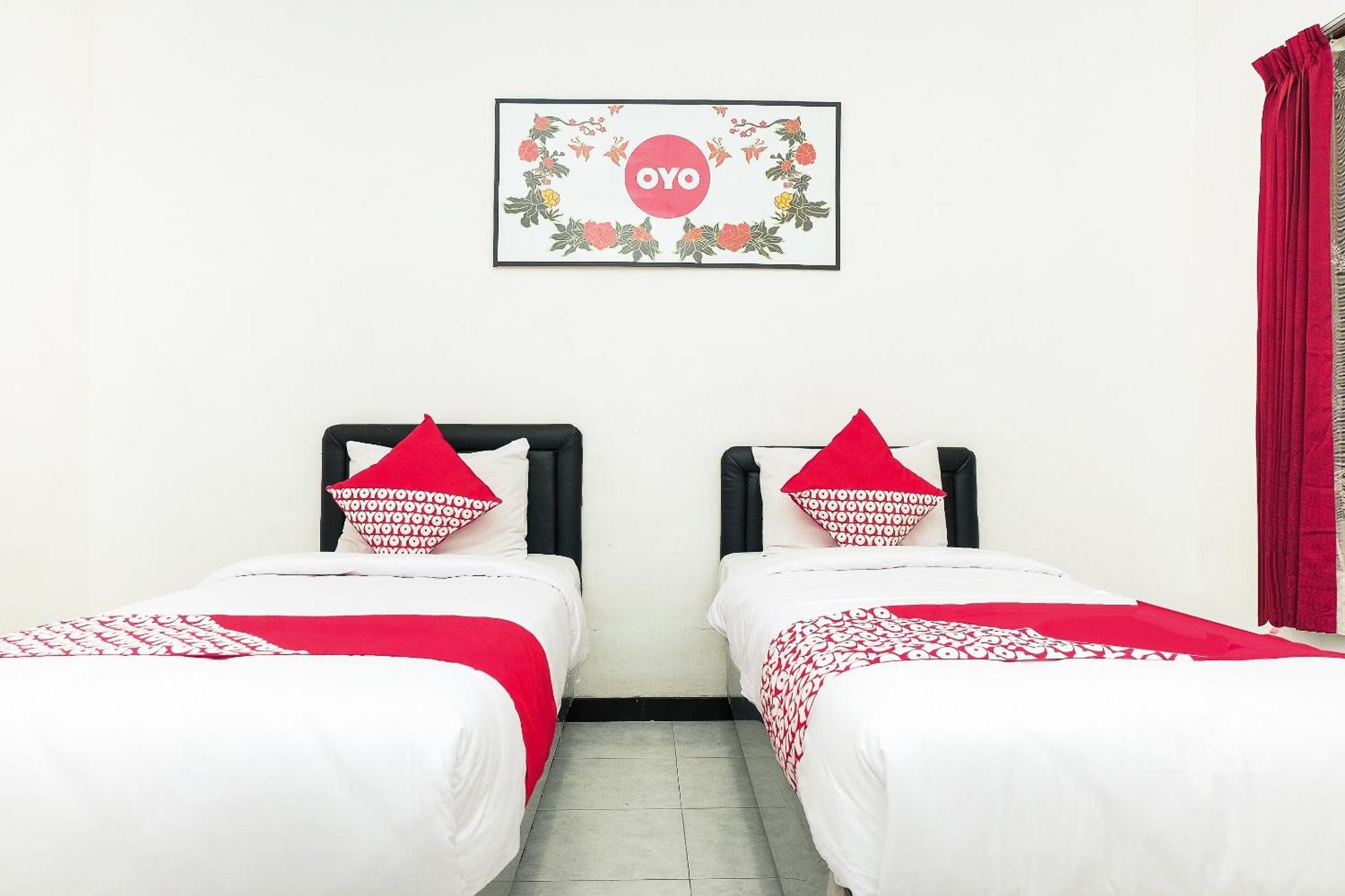 Super Oyo 353 Loesje Guest House Syariah Маланг Екстериор снимка