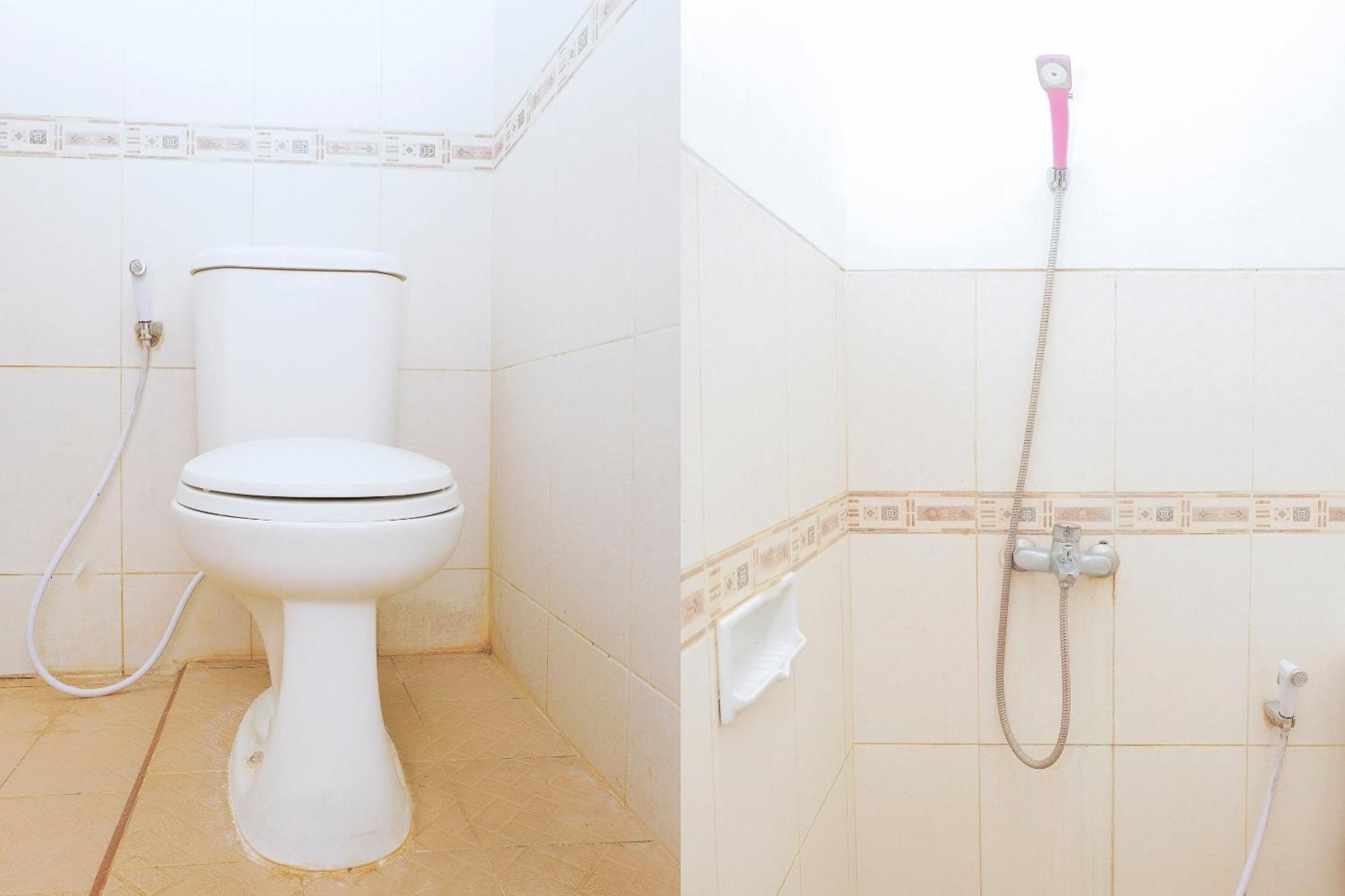 Super Oyo 353 Loesje Guest House Syariah Маланг Екстериор снимка